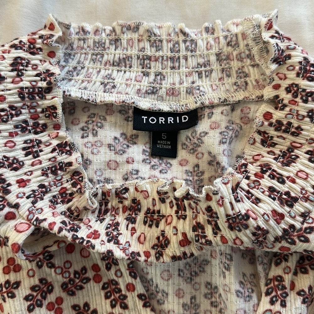 Torrid Textured Jersey Choker Neck Smocked Bottom Top Multi Plus 5 5X D65176 - Picture 8 of 10